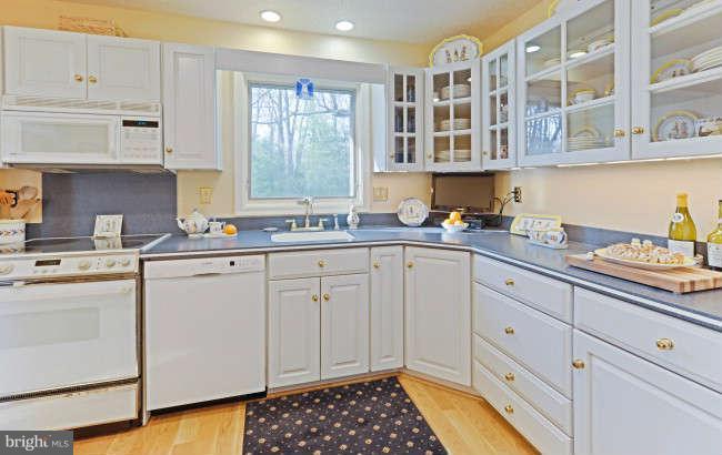 7014 Whetstone Road Alexandria, VA 22306 - Photo 17 of 30 Kitchen