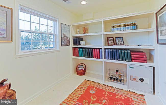 7014 Whetstone Road Alexandria, VA 22306 - Photo 25 of 30 Bedroom