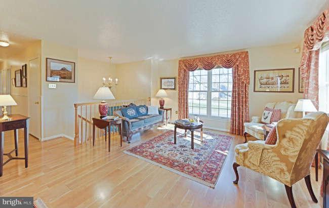 7014 Whetstone Road Alexandria, VA 22306 - Photo 6 of 30 Living Room