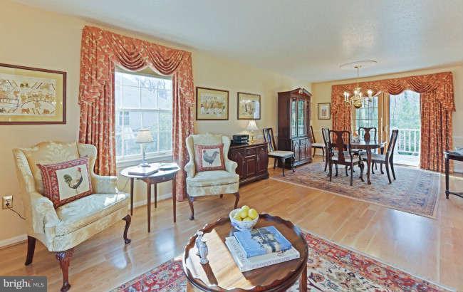 7014 Whetstone Road Alexandria, VA 22306 - Photo 7 of 30 Living Room