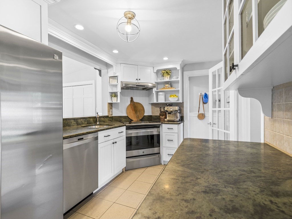 10 Pine Hill Circle Wakefield, MA 01880 - Photo 11 of 33