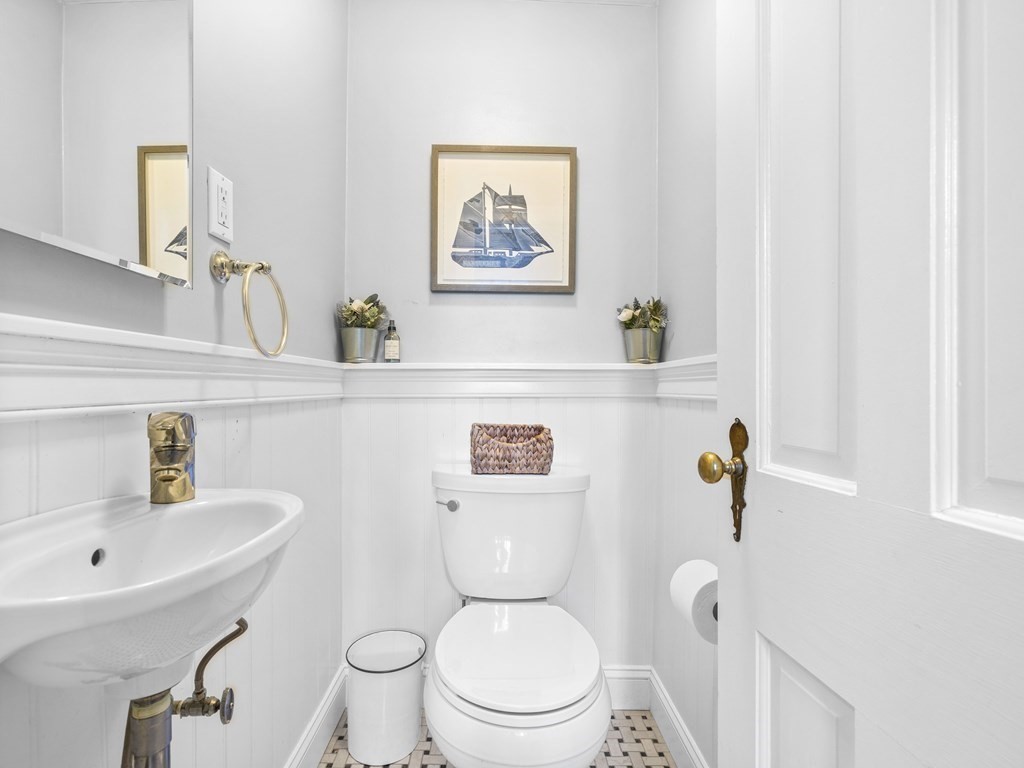 10 Pine Hill Circle Wakefield, MA 01880 - Photo 15 of 33