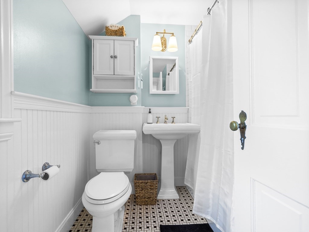 10 Pine Hill Circle Wakefield, MA 01880 - Photo 18 of 33