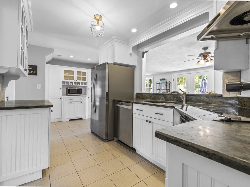 10 Pine Hill Circle Wakefield, MA 01880 - Photo 10 of 33