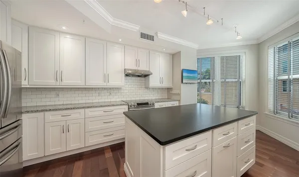 $625,000 | 393 North Point Road, Unit 301, Osprey, FL 34229