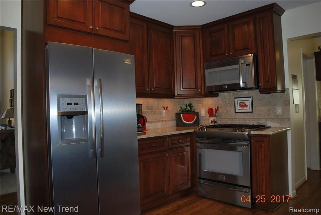 22195 River Ridge Trail Farmington Hills, MI 48335 - Photo 5 of 24