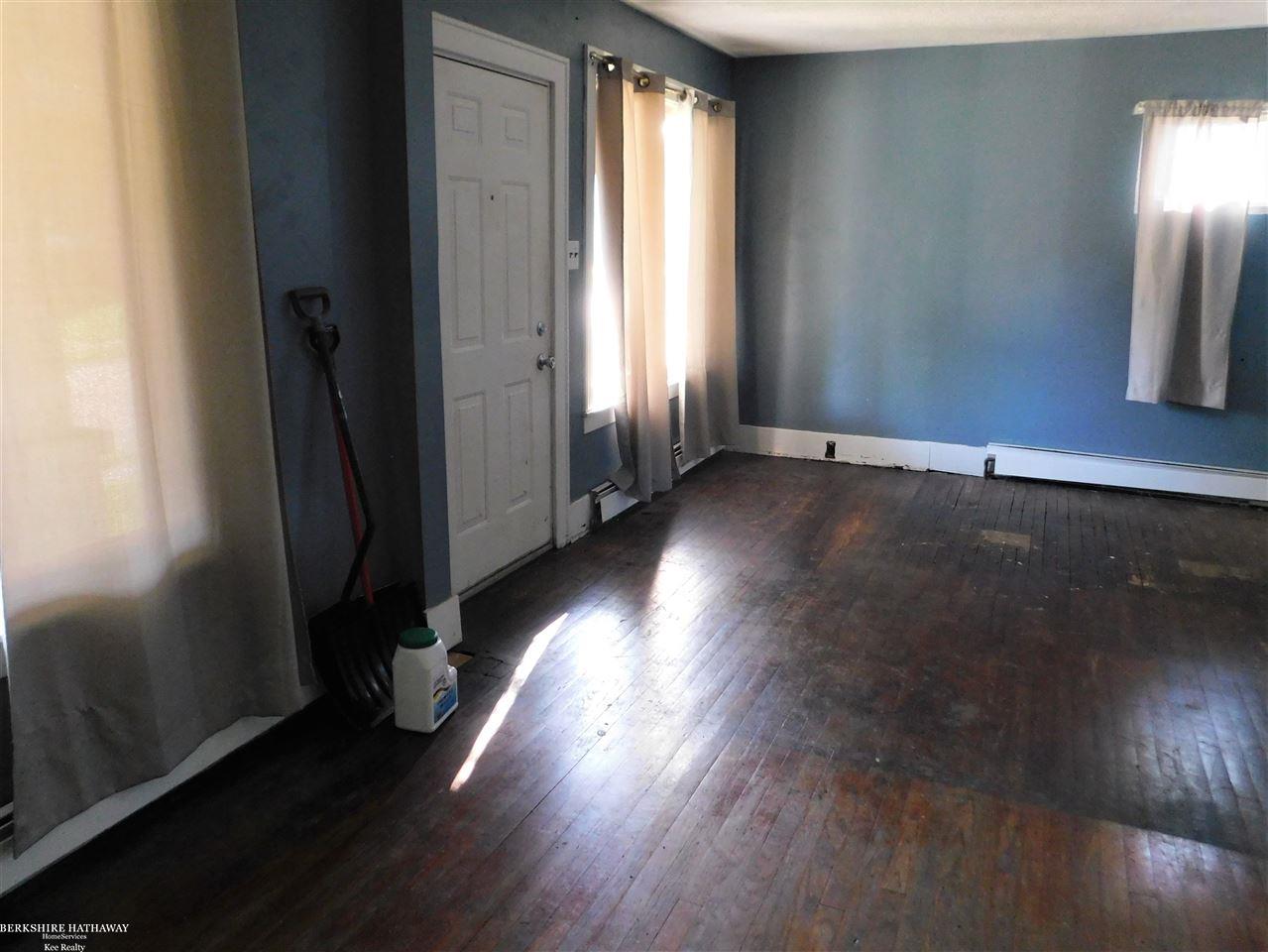 15115 Charles R Avenue Eastpointe, MI 48021 - Photo 3 of 14