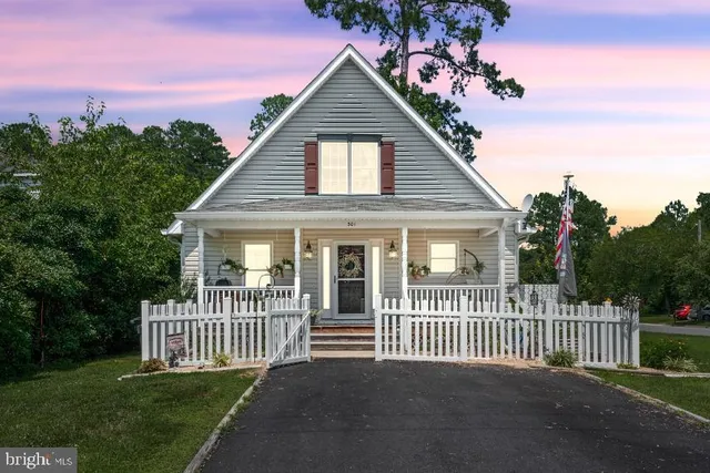 $350,000 | 301 3rd Street, Colonial Beach, VA 22443