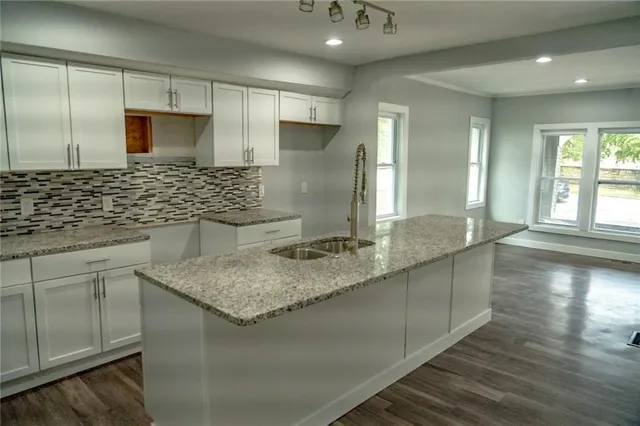 $160,000 | 5337 Woodland Avenue, Kansas City, MO 64110