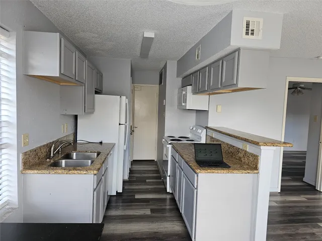 $950 | 2750 Holly Hall Street, Unit 702, Houston, TX 77054