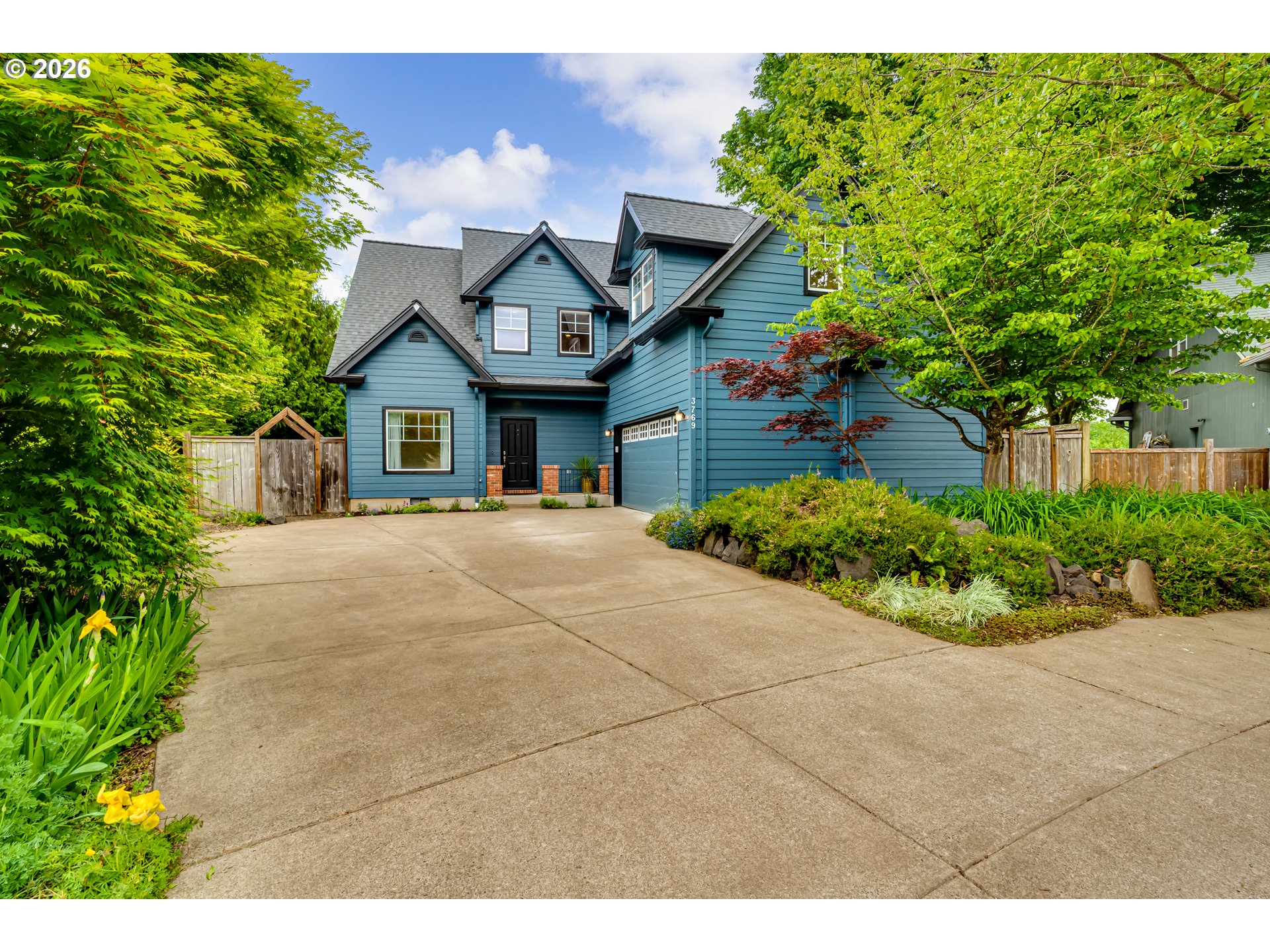3769 Julia Loop Eugene, OR 97404 - Photo 4 of 46 a front view of a house with a yard
