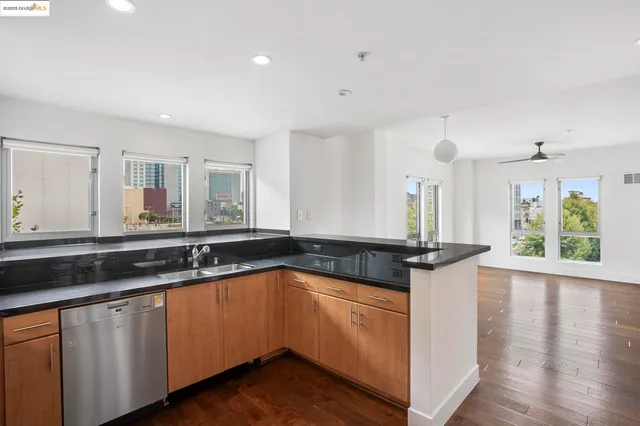 $725,000 | 438 West Grand Avenue, Unit 401, Oakland, CA 94612