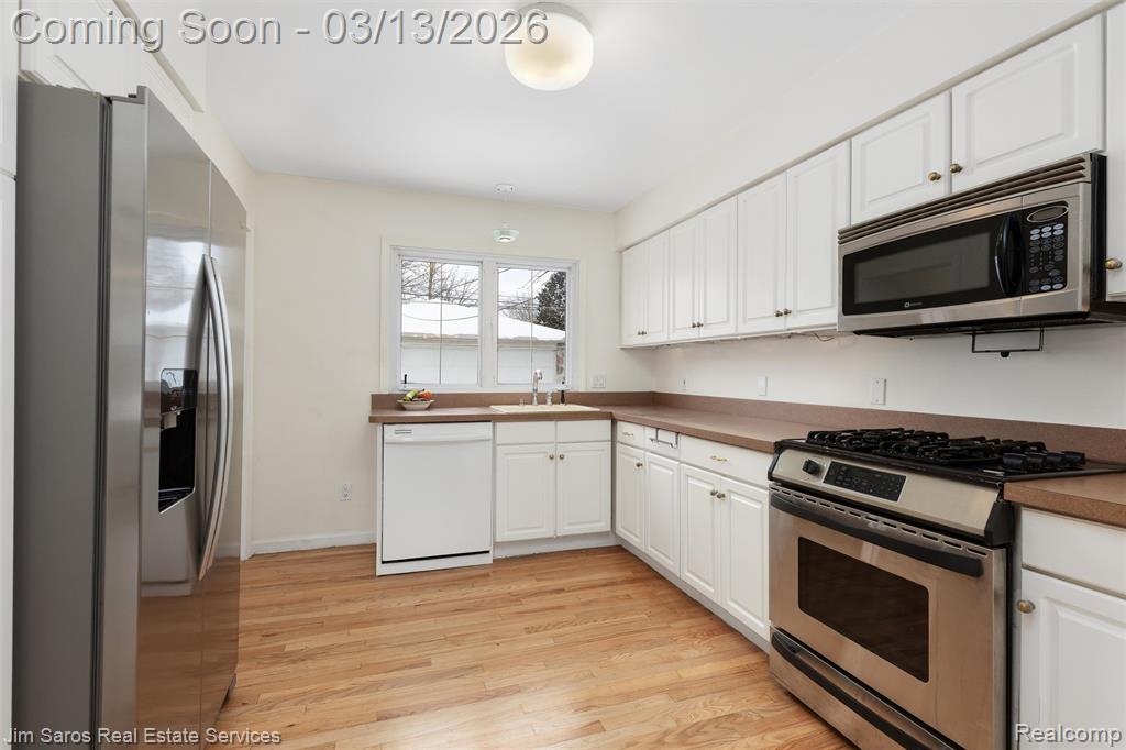 2204 Roslyn Road Grosse Pointe Woods, MI 48236 - Photo 5 of 34