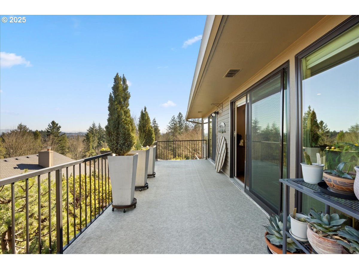 76 Condolea Way Lake Oswego, OR 97035 - Photo 19 of 48 Deck