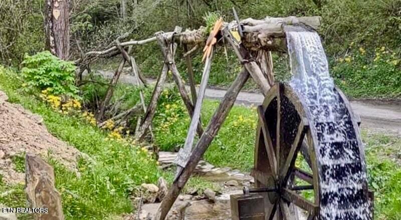 1575 Old 15th Road Del Rio, TN 37727 - Photo 2 of 55 IMG_7926