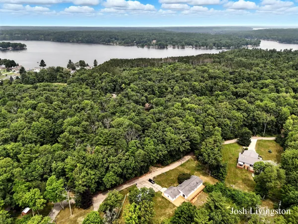 $400,000 | 6306 East Carrigan Drive, Newaygo, MI 49337