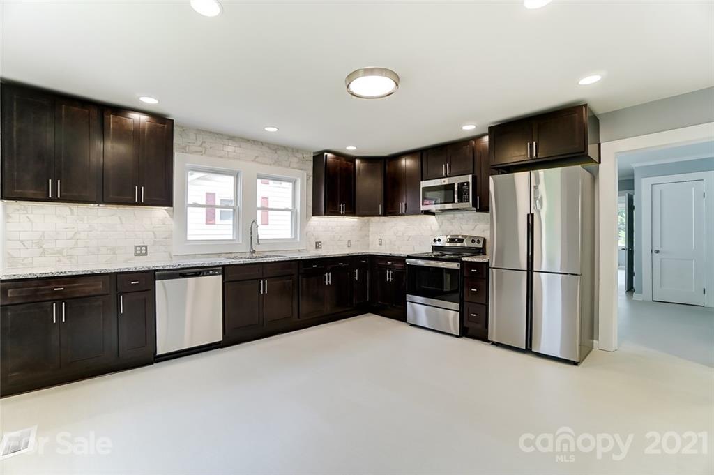 814 South Ridge Avenue Kannapolis, NC 28083 - Photo 1 of 40 Gallery Image 1
