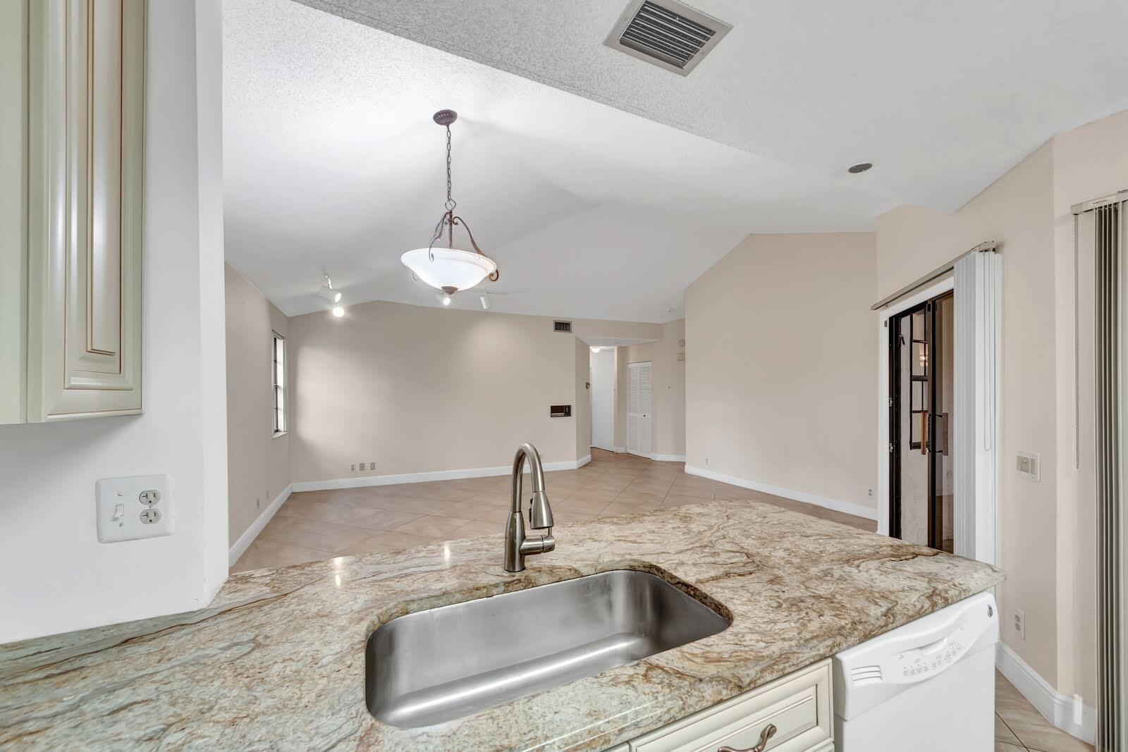 6698 Montego Bay Boulevard, Unit F Boca Raton, FL 33433 - Photo 7 of 34 KITCHEN