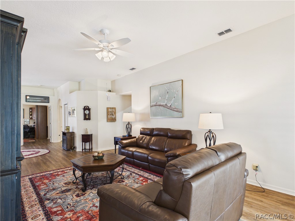 42 Byrsonima Loop Homosassa, FL 34446 - Photo 11 of 50 LIVING ROOM 4