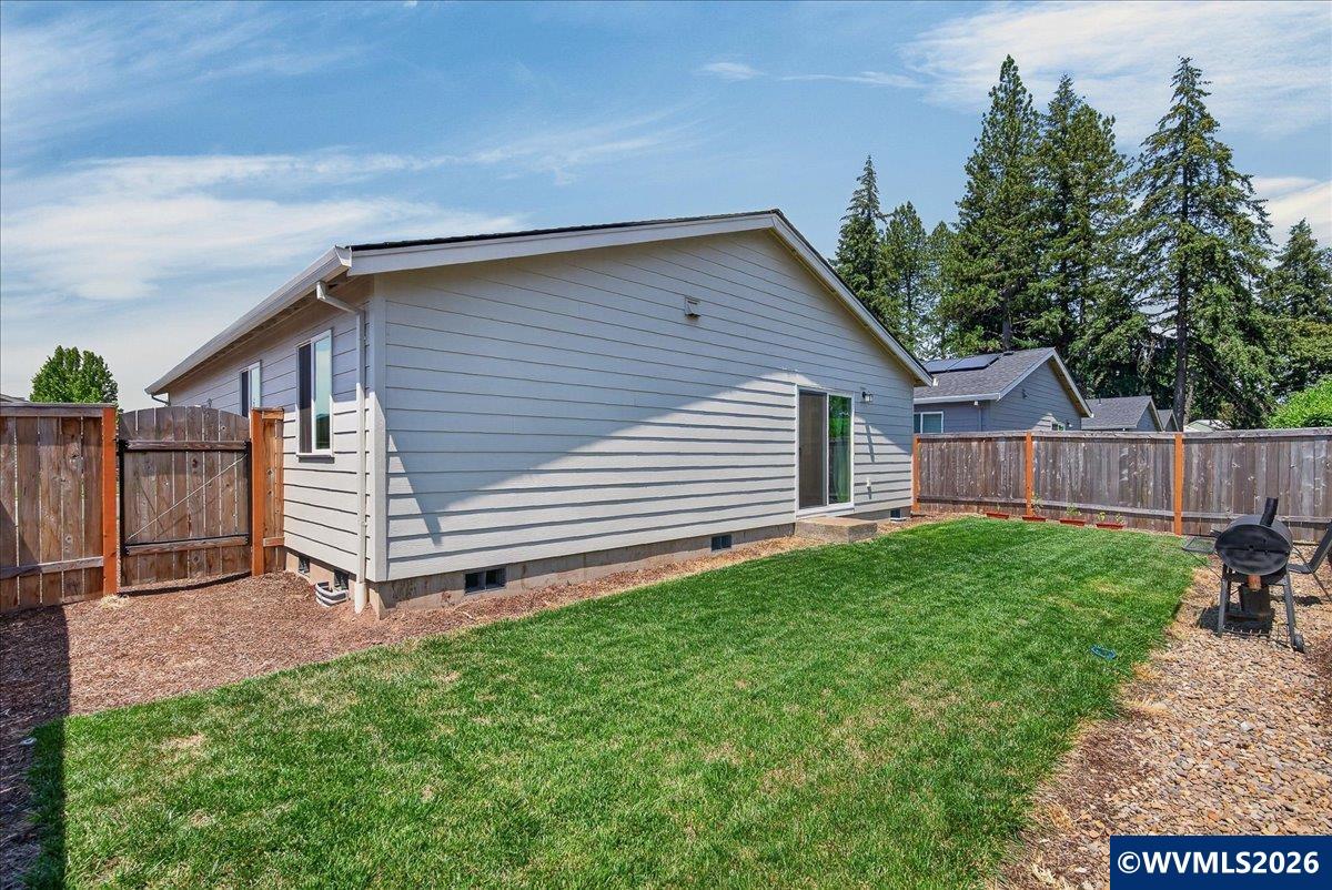 2081 Luna Way Lebanon, OR 97355 - Photo 30 of 33