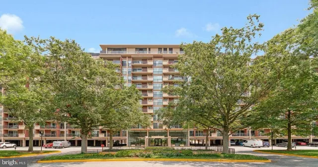$279,000 | 1300 Army Navy Drive, Unit 106, Arlington, VA 22202