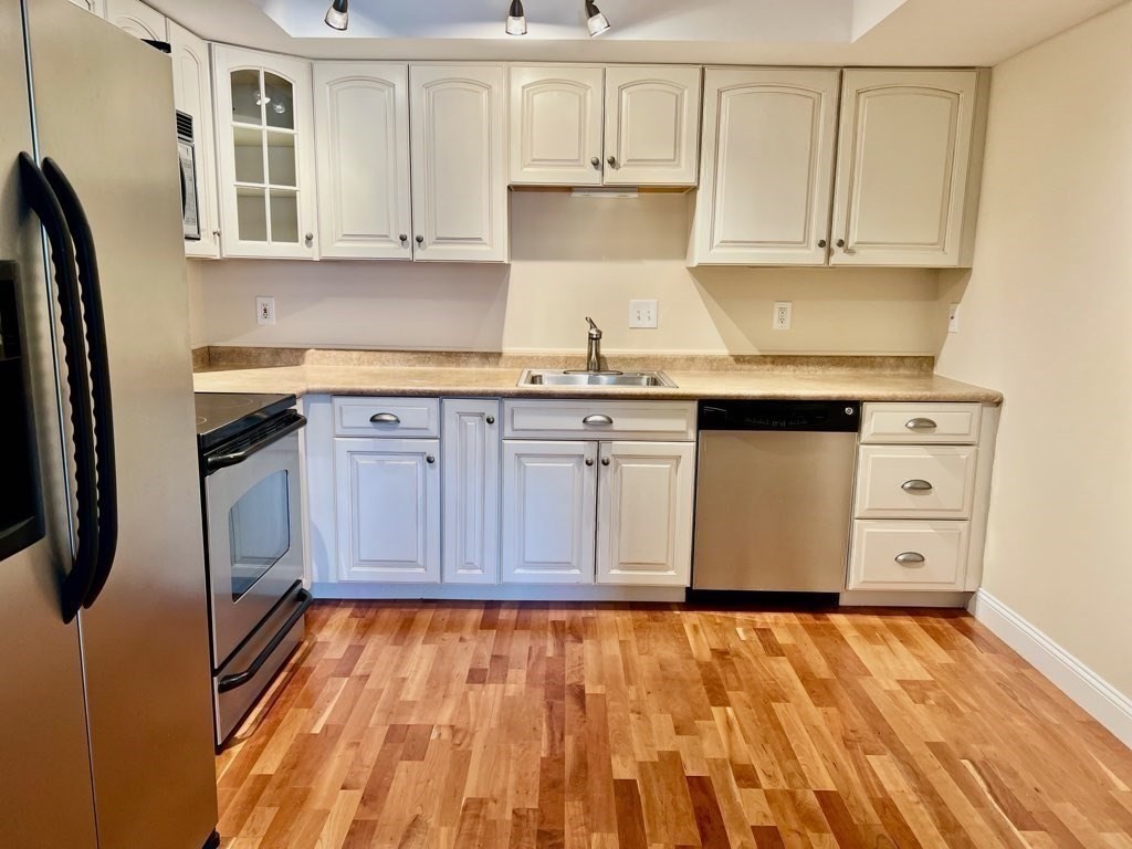 402 Paradise Road, Unit 1C Swampscott, MA 01907 - Photo 16 of 27