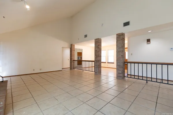 $2,100 | 19746 Encino Way, San Antonio, TX 78259