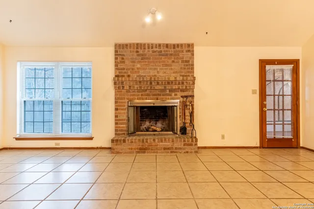$2,100 | 19746 Encino Way, San Antonio, TX 78259