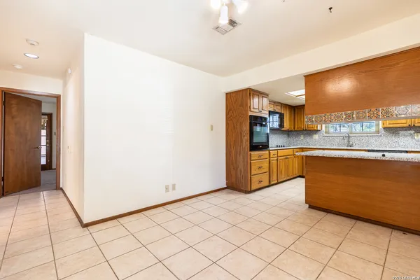 $2,100 | 19746 Encino Way, San Antonio, TX 78259