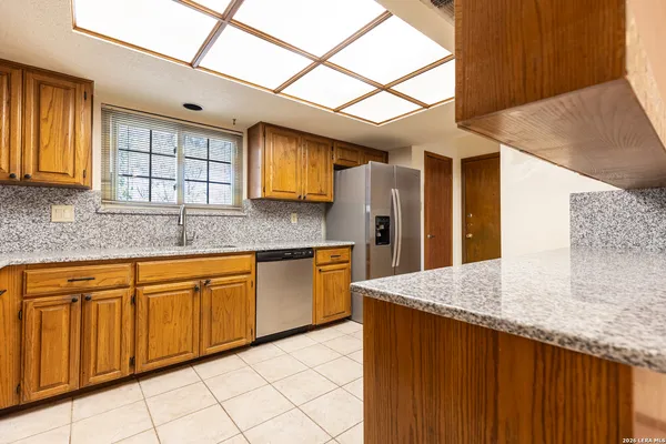 $2,100 | 19746 Encino Way, San Antonio, TX 78259