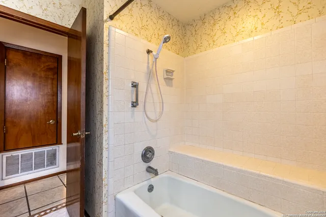 $2,100 | 19746 Encino Way, San Antonio, TX 78259