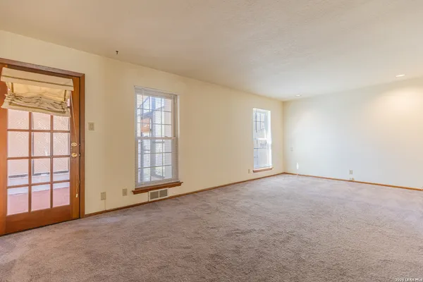 $2,100 | 19746 Encino Way, San Antonio, TX 78259