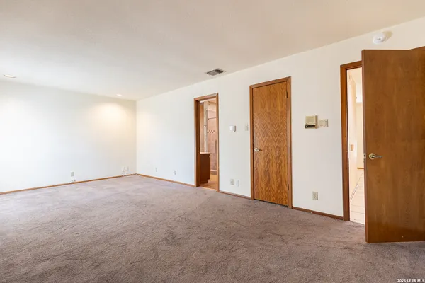 $2,100 | 19746 Encino Way, San Antonio, TX 78259