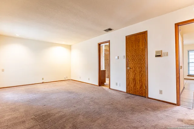 $2,100 | 19746 Encino Way, San Antonio, TX 78259