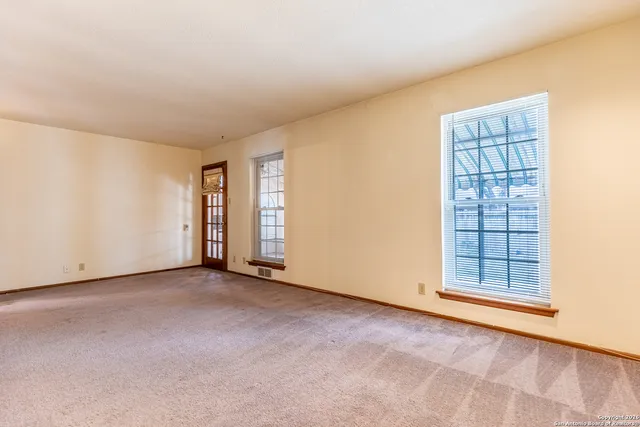 $2,100 | 19746 Encino Way, San Antonio, TX 78259