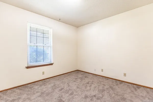 $2,100 | 19746 Encino Way, San Antonio, TX 78259