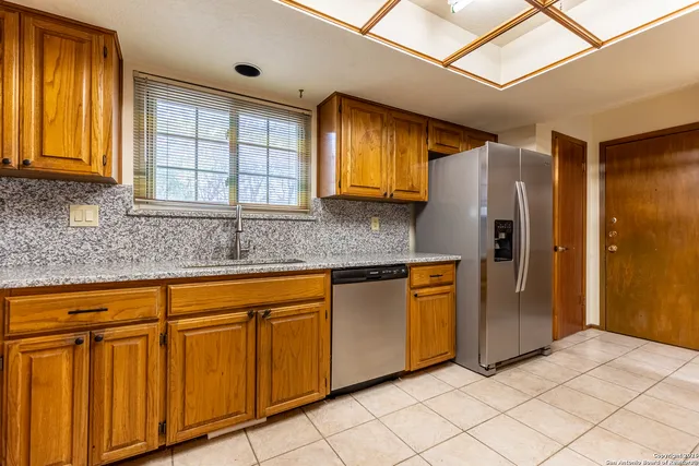 $2,100 | 19746 Encino Way, San Antonio, TX 78259