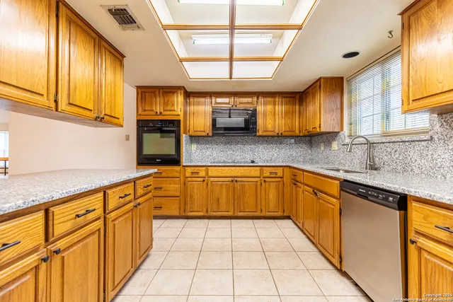 $2,100 | 19746 Encino Way, San Antonio, TX 78259