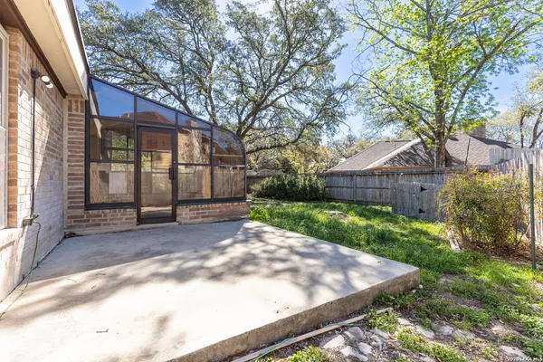 $2,100 | 19746 Encino Way, San Antonio, TX 78259