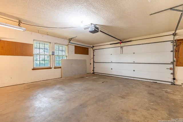 $2,100 | 19746 Encino Way, San Antonio, TX 78259