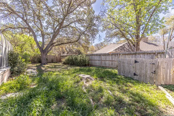 $2,100 | 19746 Encino Way, San Antonio, TX 78259