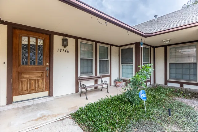 $2,100 | 19746 Encino Way, San Antonio, TX 78259