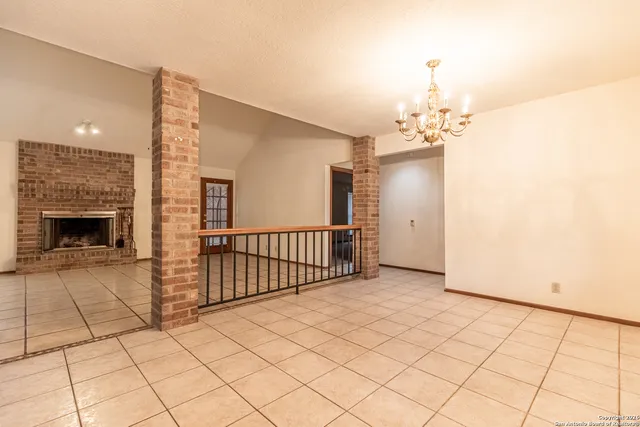 $2,100 | 19746 Encino Way, San Antonio, TX 78259