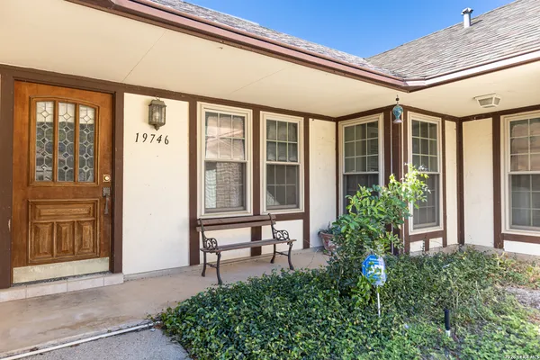 $2,100 | 19746 Encino Way, San Antonio, TX 78259