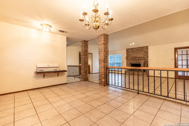 $2,100 | 19746 Encino Way, San Antonio, TX 78259