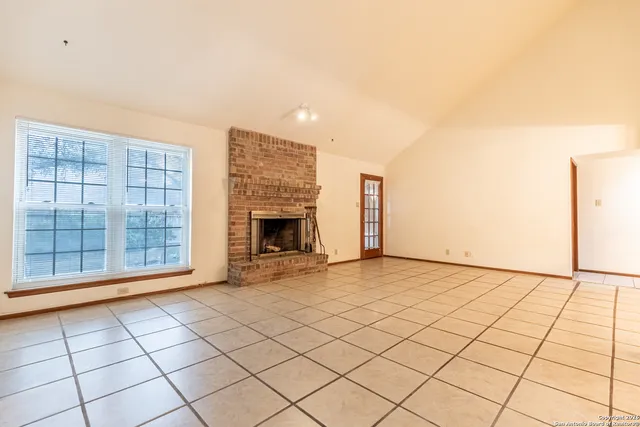 $2,100 | 19746 Encino Way, San Antonio, TX 78259