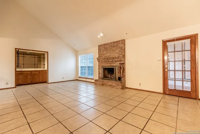 $2,100 | 19746 Encino Way, San Antonio, TX 78259