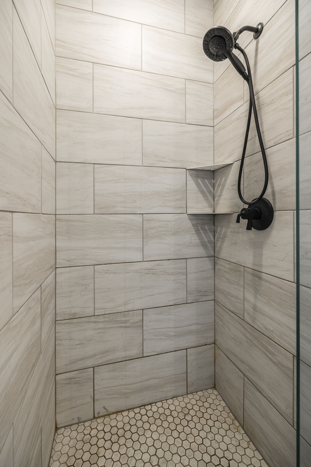 1845 Dinsmore Road Clarksville, TN 37040 - Photo 21 of 70 a bathroom with a shower