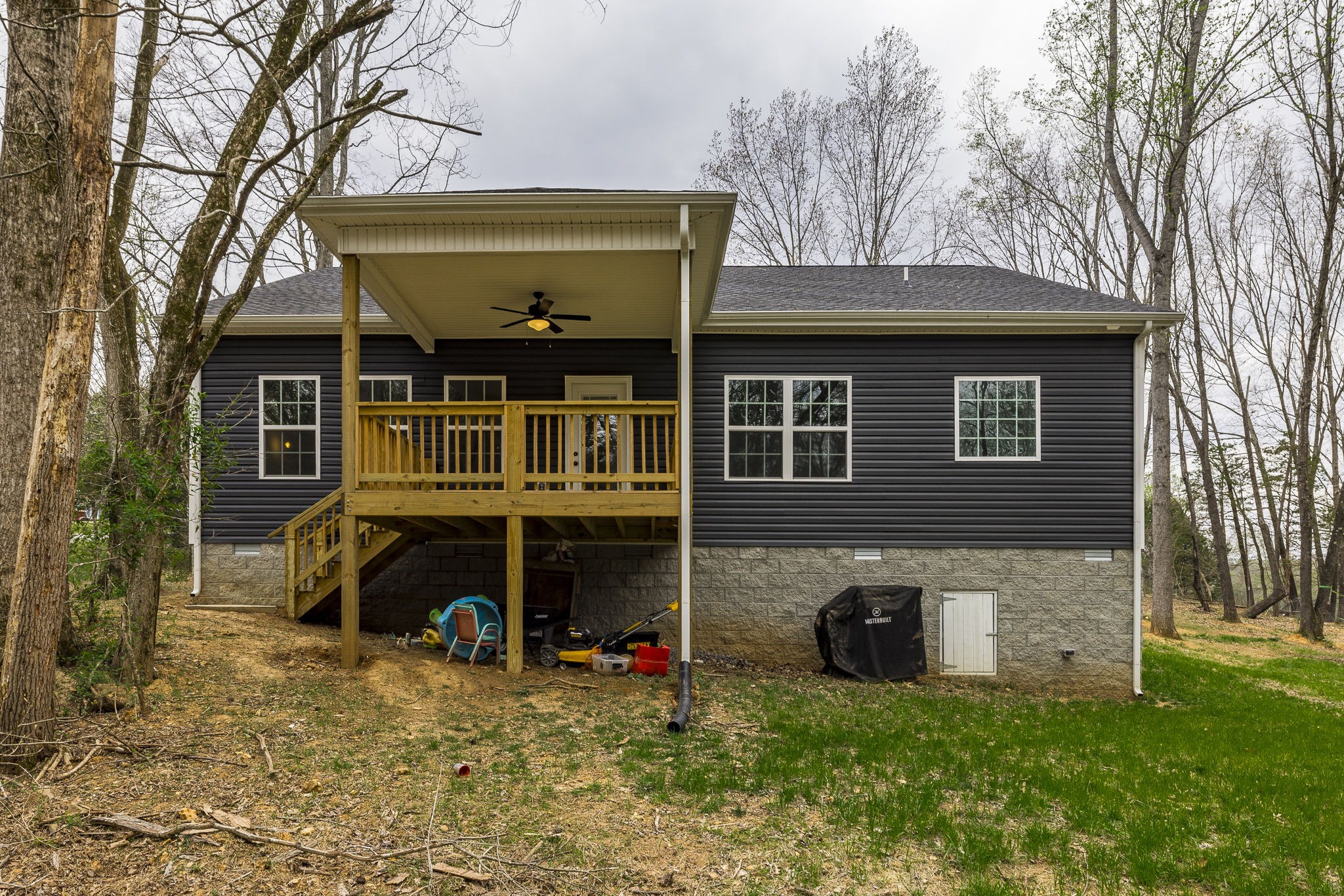 1845 Dinsmore Road Clarksville, TN 37040 - Photo 68 of 70 a front view of a house with garden