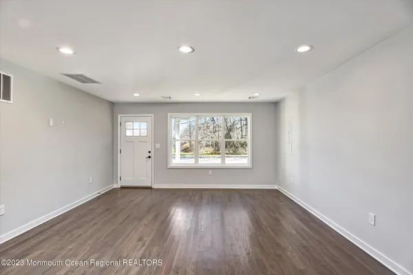 $3,550 | 453 Atlantic Avenue, Aberdeen, NJ 07747